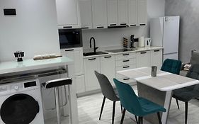 Modern By F And M